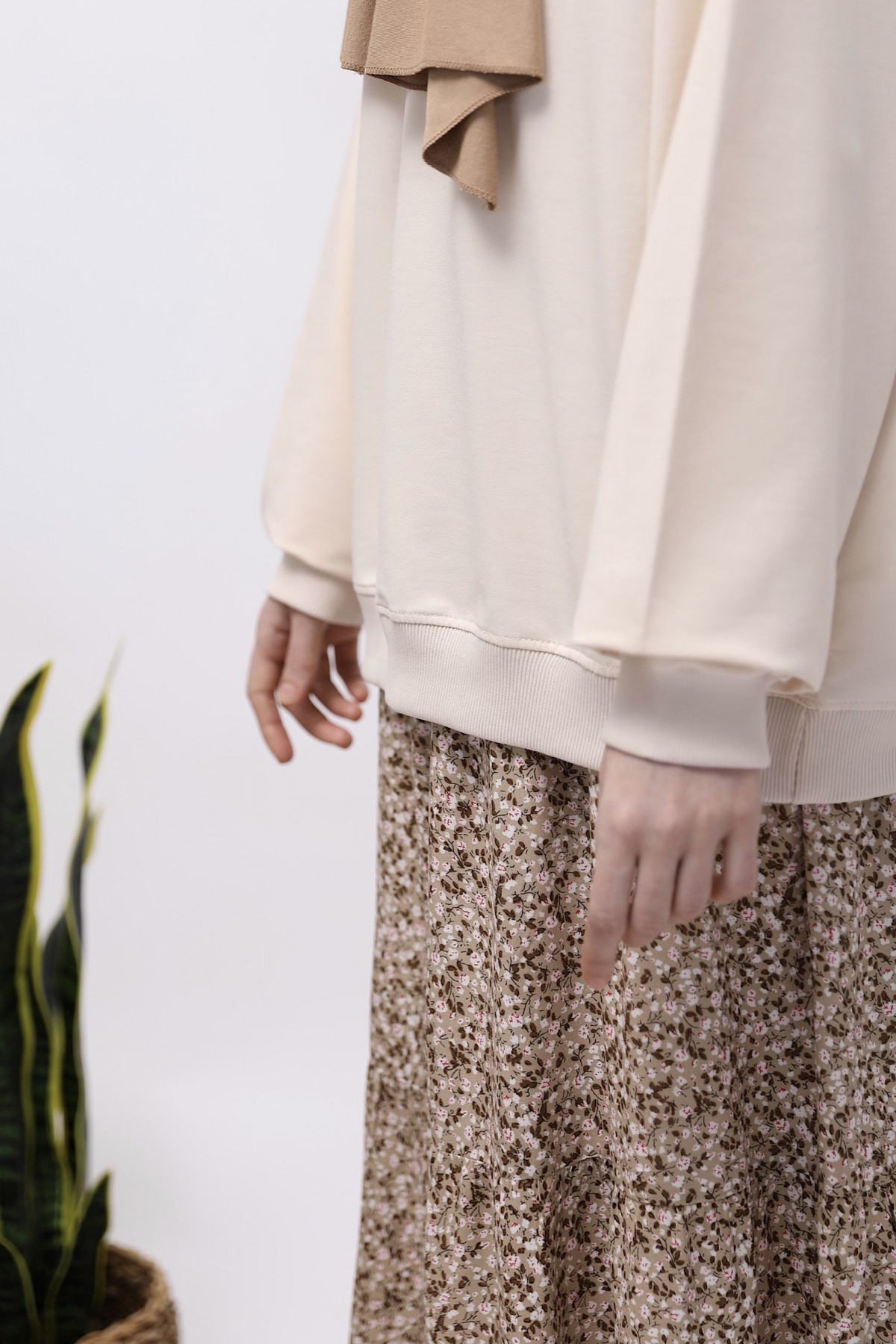 Basic Sweatshirt - Kırık Beyaz