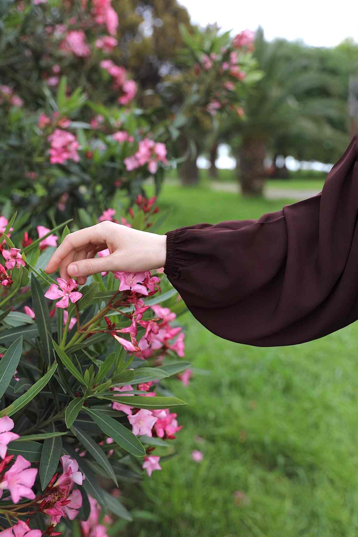 Rabia Elbise Ferace - Acı Kahve