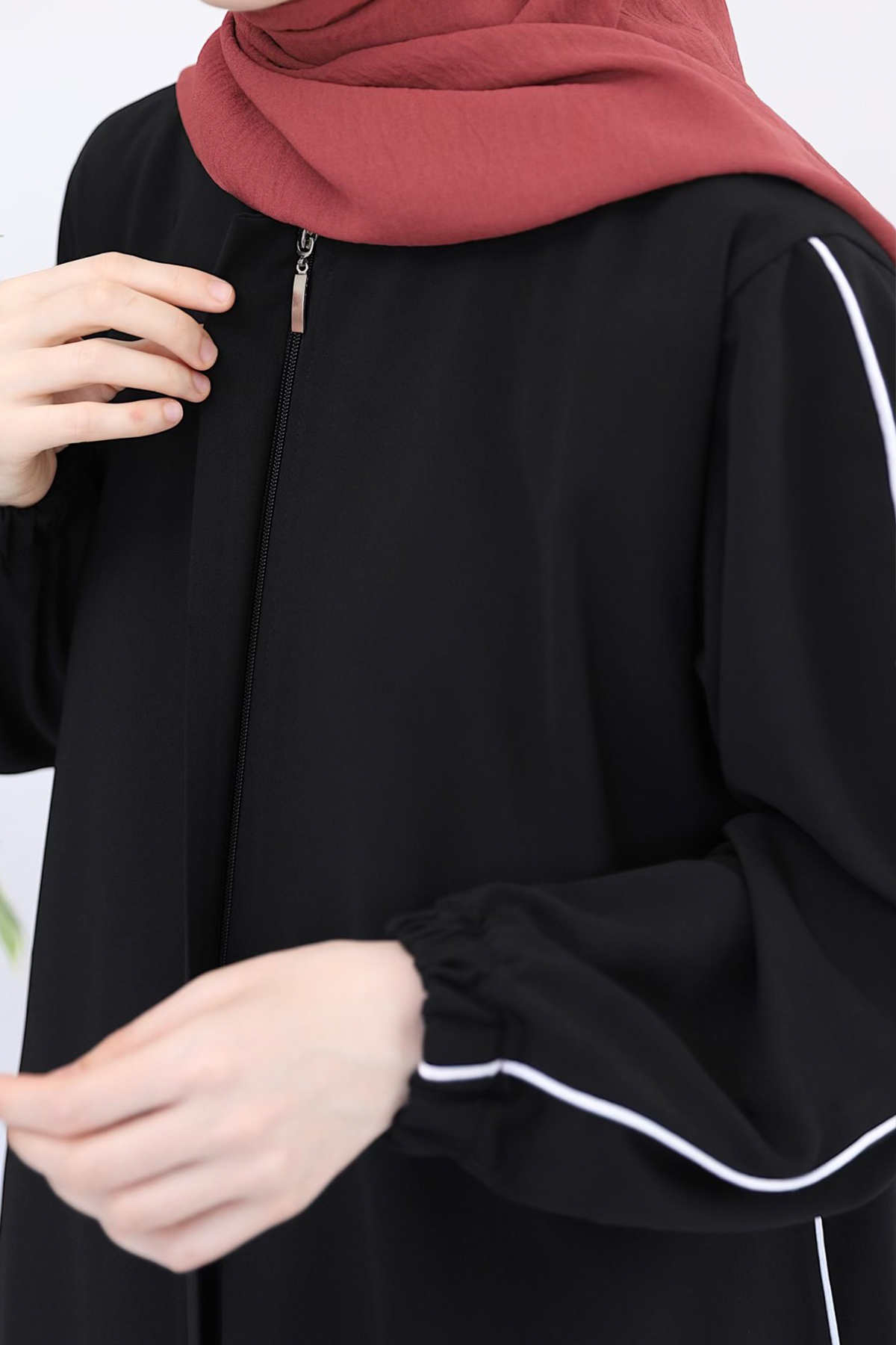 Suud Fermuarlı Ferace - Siyah